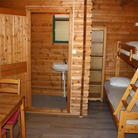 Buoy مكان تخييم *